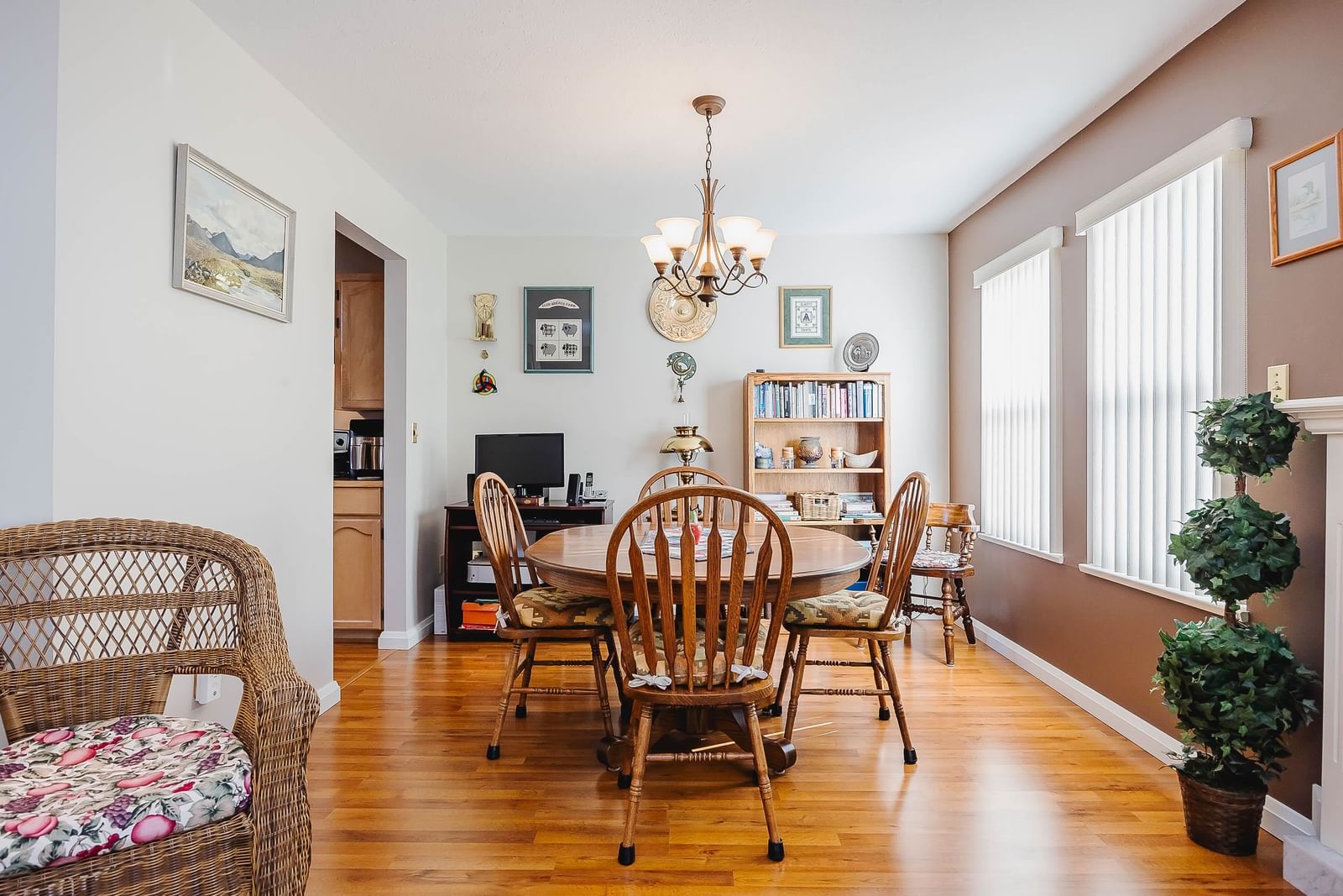 Listing Image 15