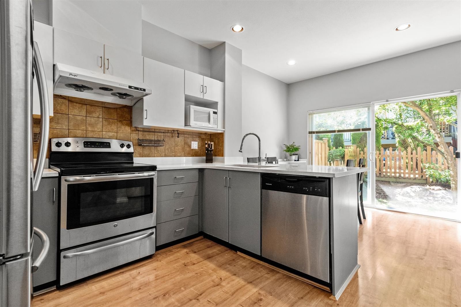 Listing Image 12