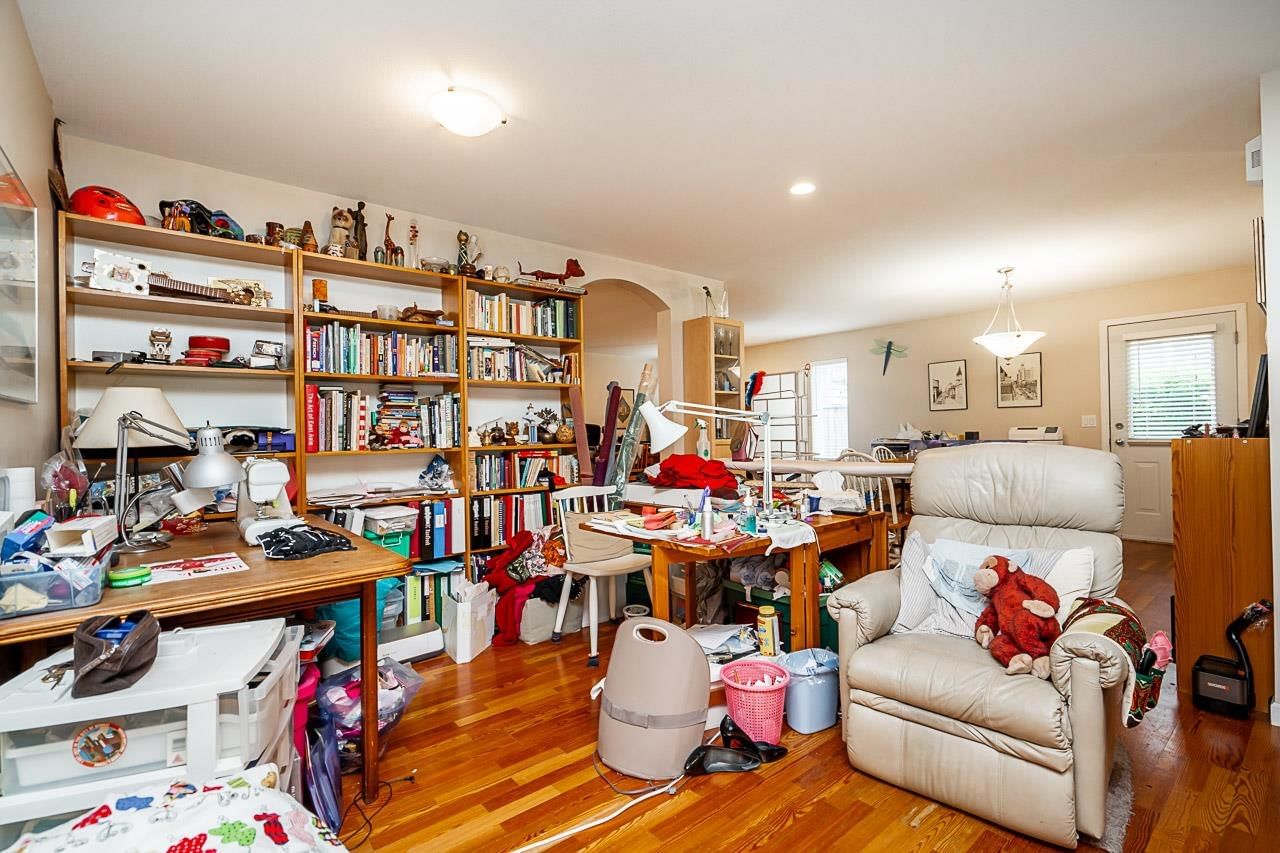 Listing Image 6