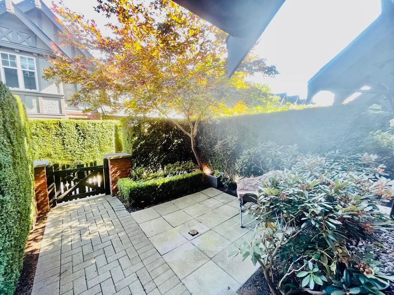 Listing Image 4