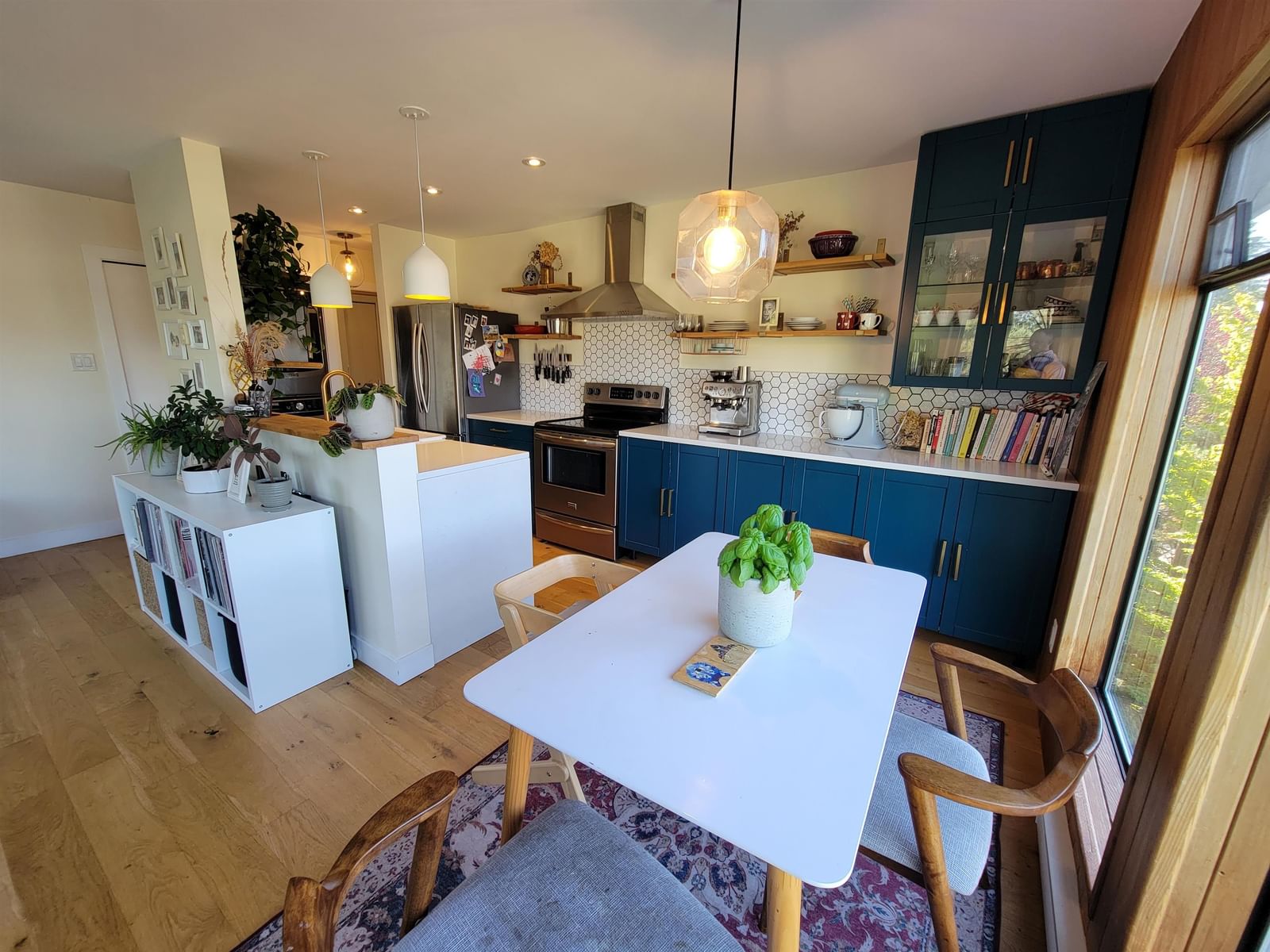 Listing Image 12