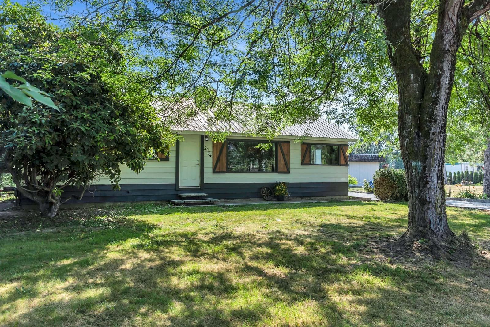 Listing Image 4