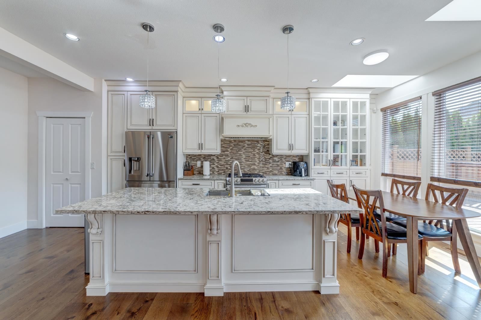 Listing Image 10