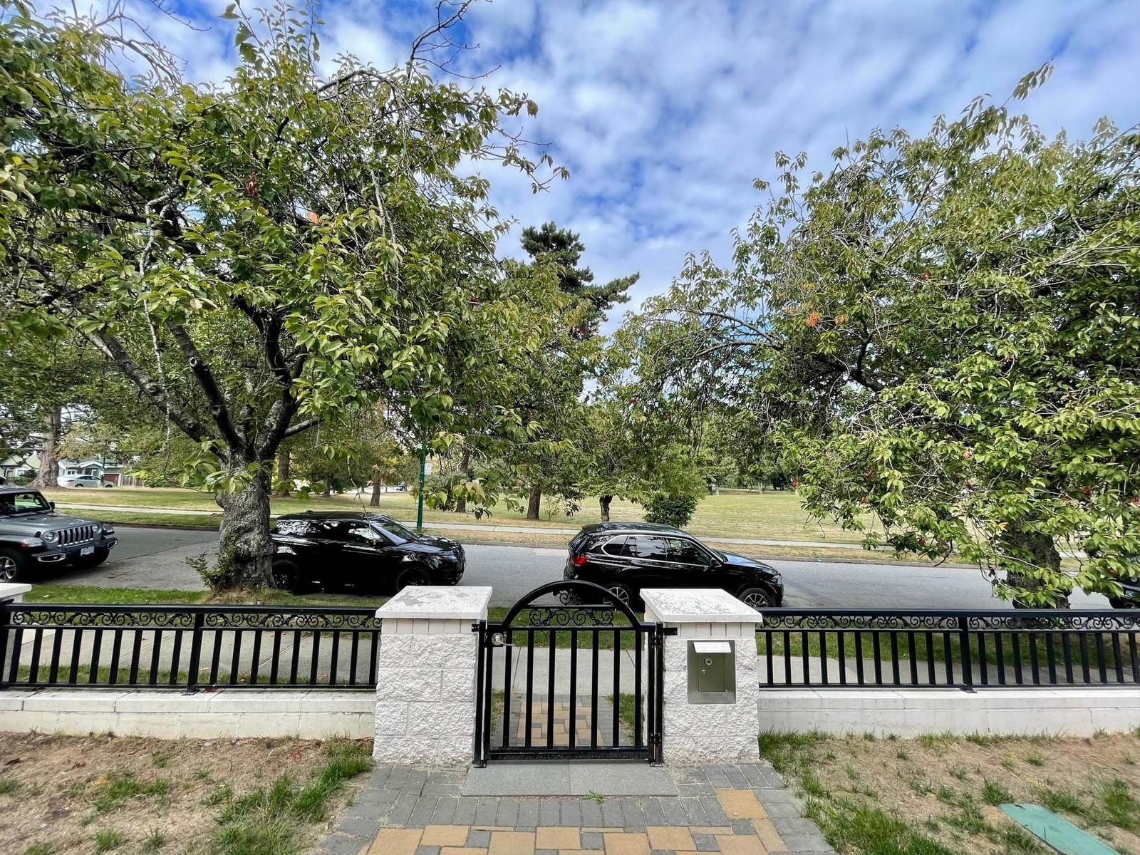 Listing Image 3
