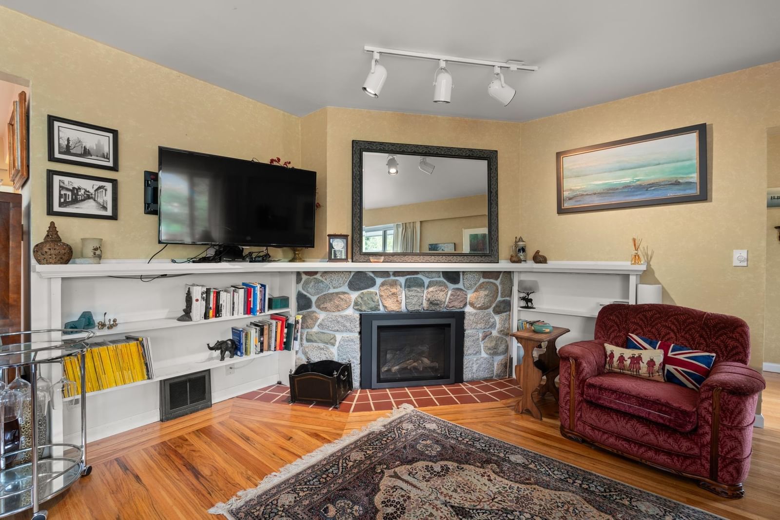 Listing Image 5