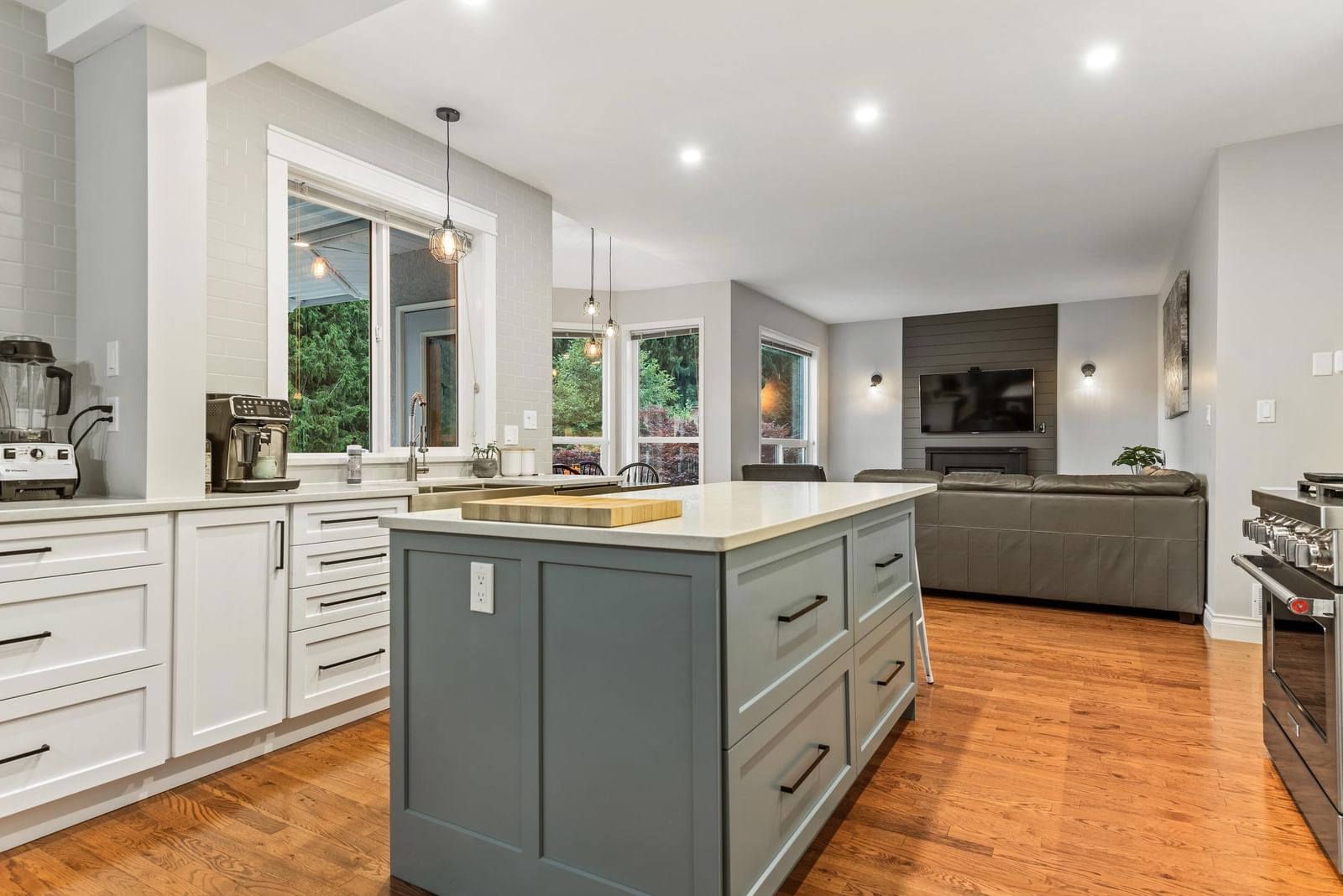 Listing Image 10