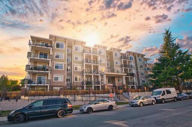 517 - 20696 Eastleigh Crescent