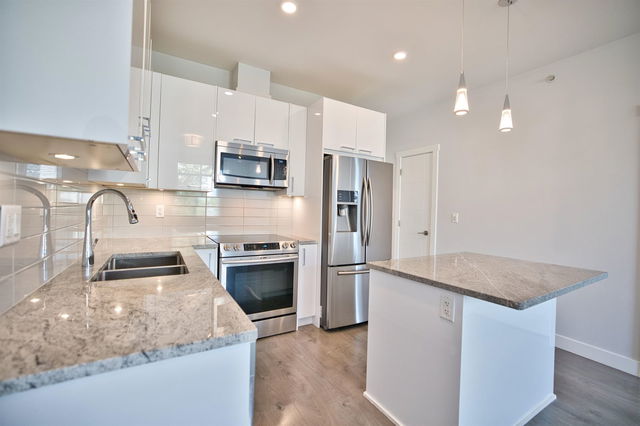 517 - 20696 Eastleigh Crescent