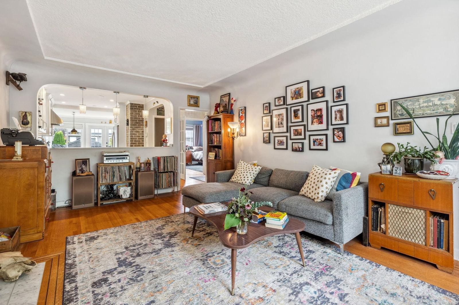 Listing Image 12
