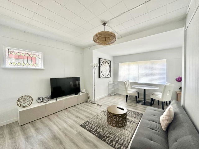 1243 Victoria Drive