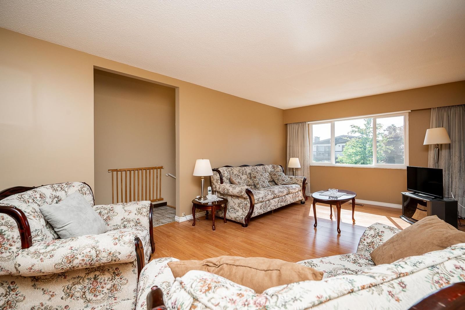 Listing Image 5