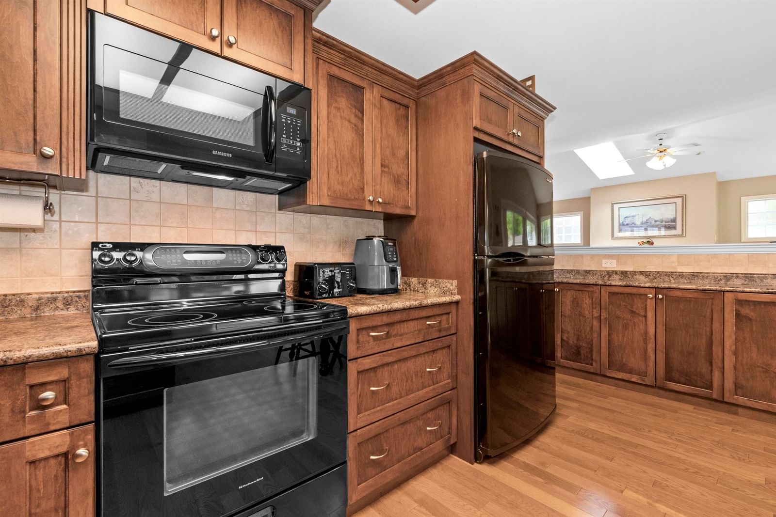 Listing Image 11