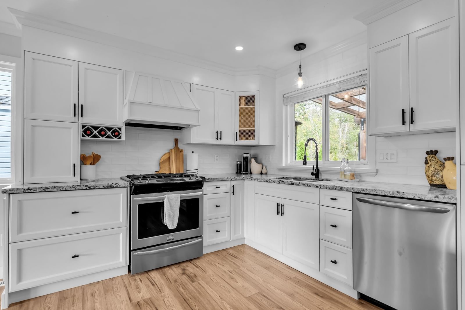 Listing Image 12