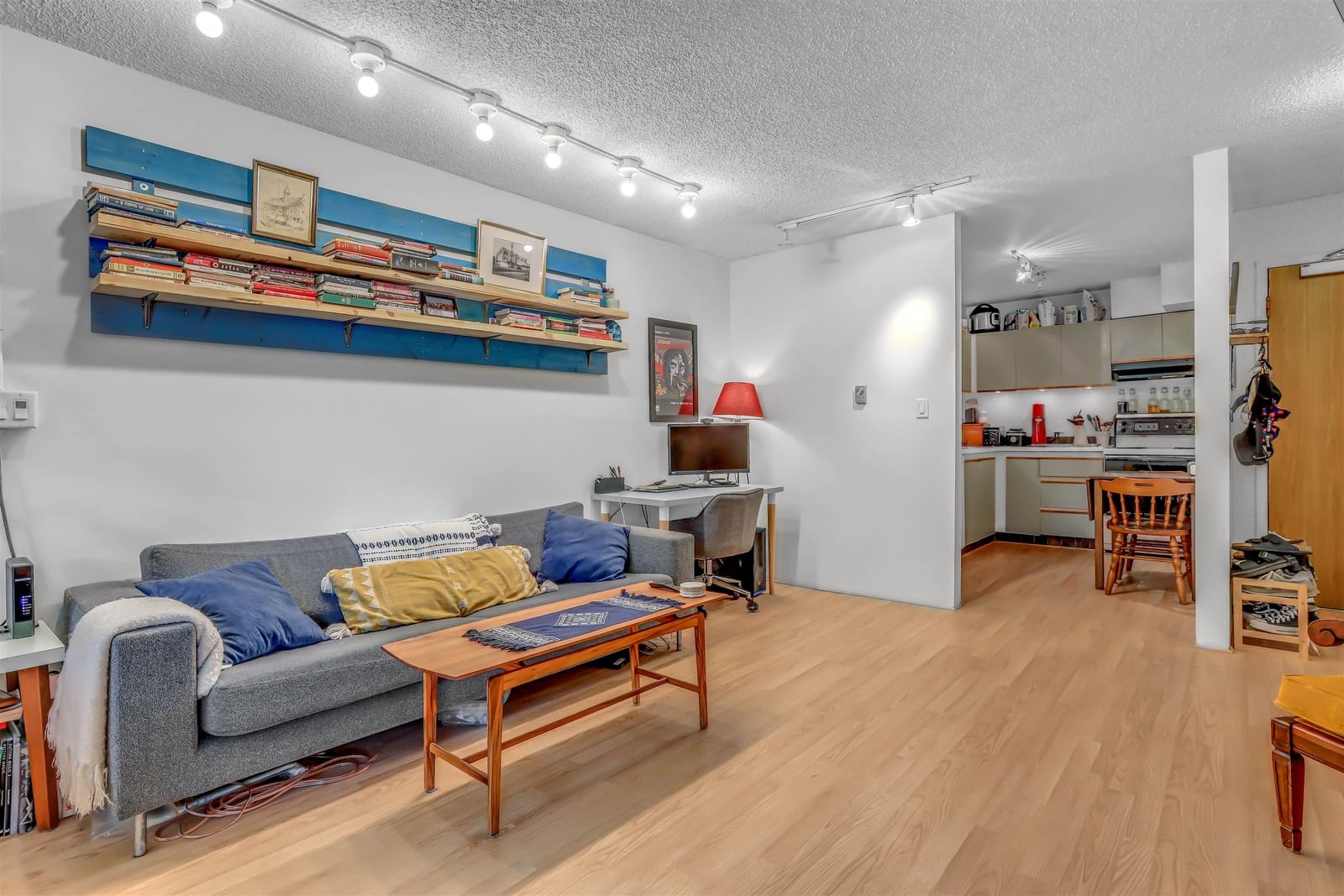 Listing Image 10