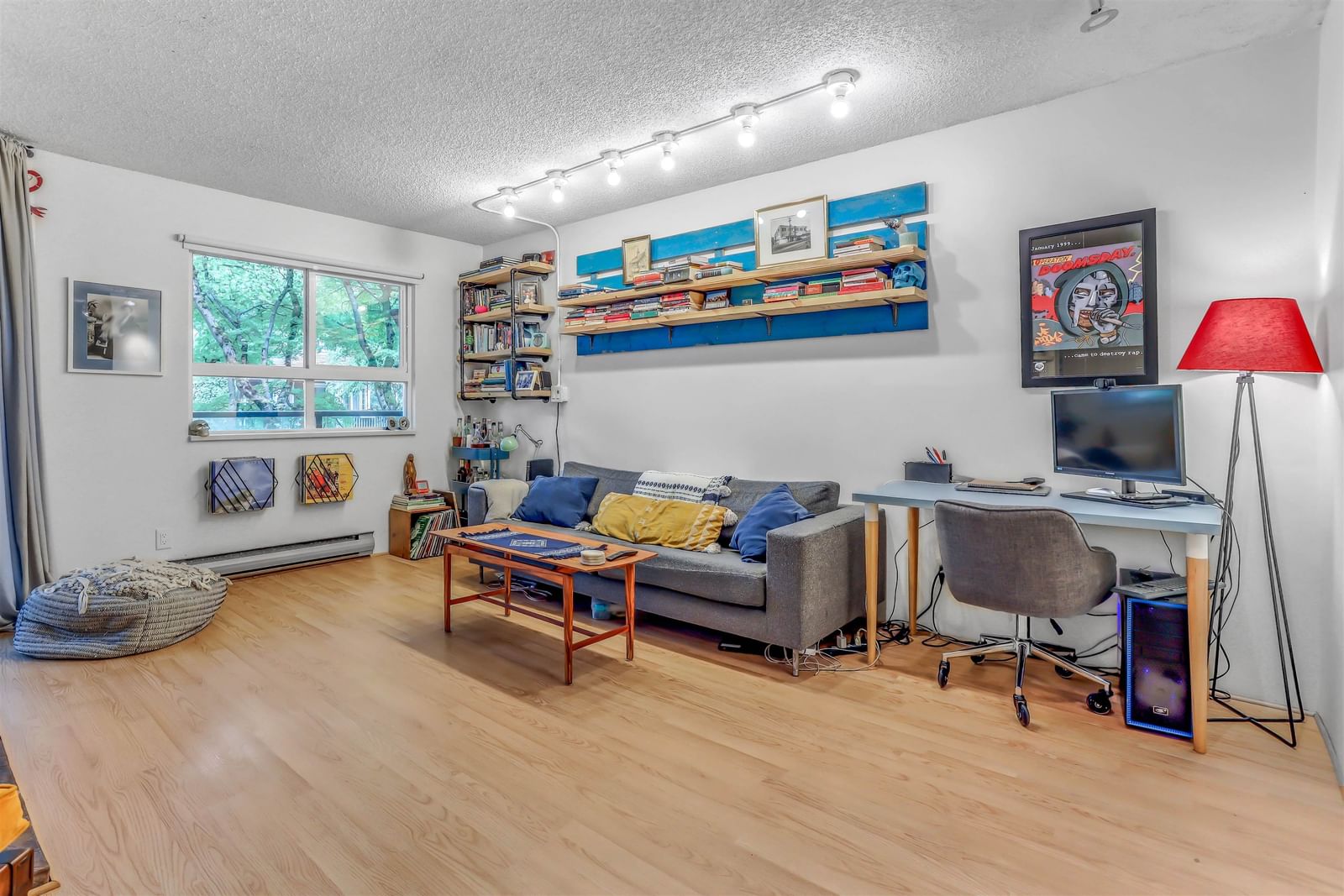 Listing Image 4