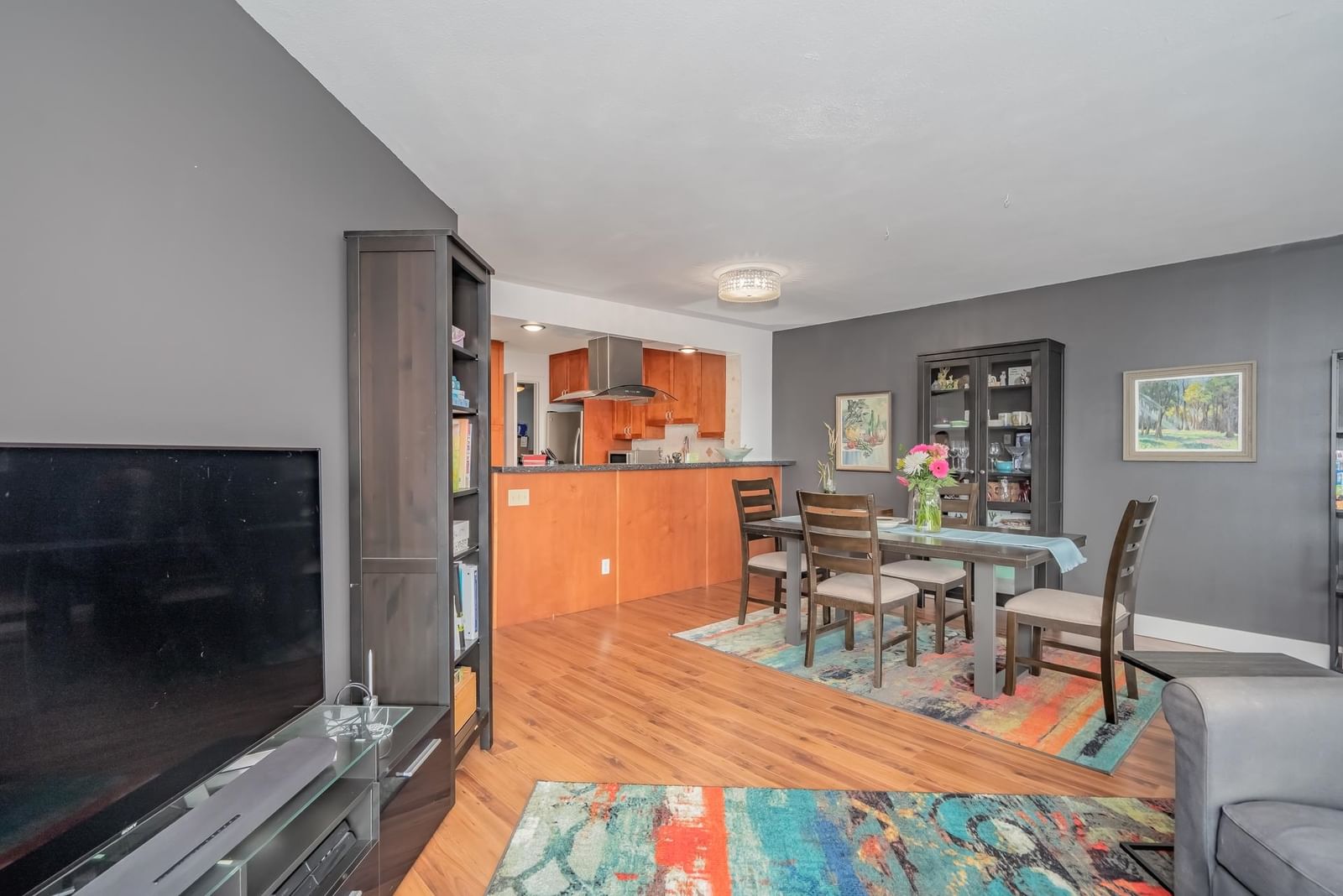 Listing Image 12