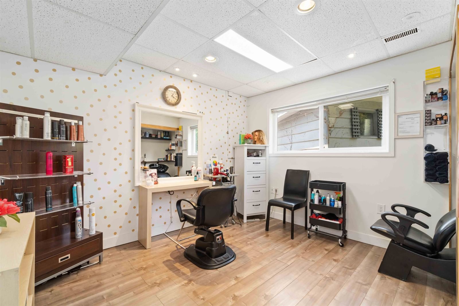 Listing Image 12