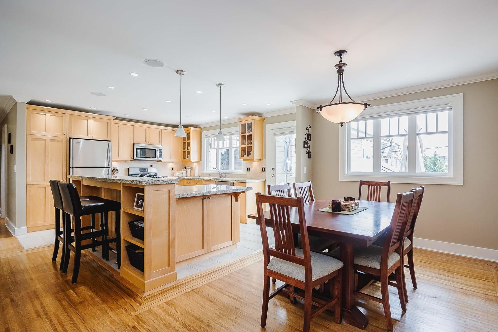 Listing Image 11