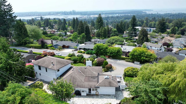 240 Sandringham Crescent