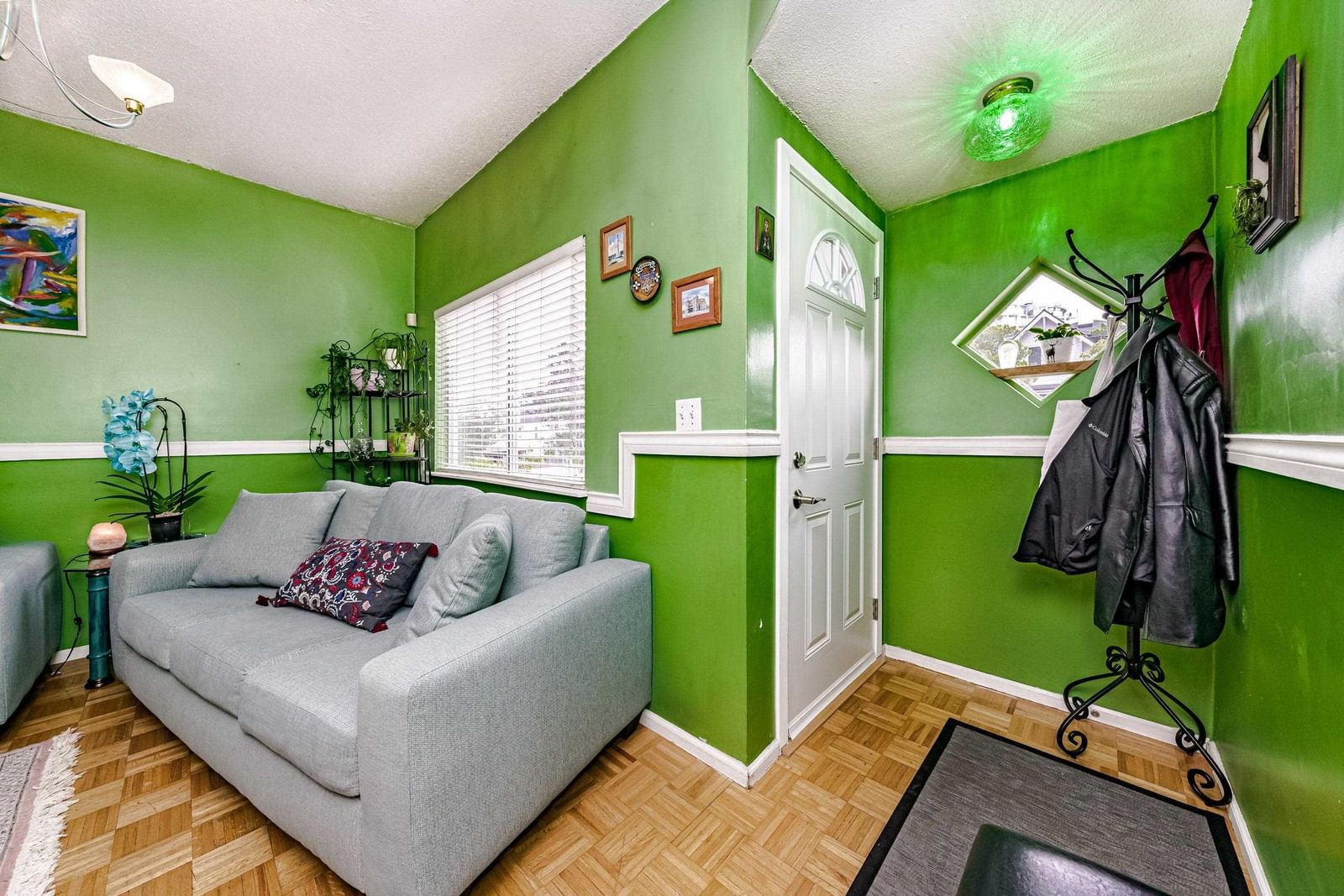 Listing Image 11