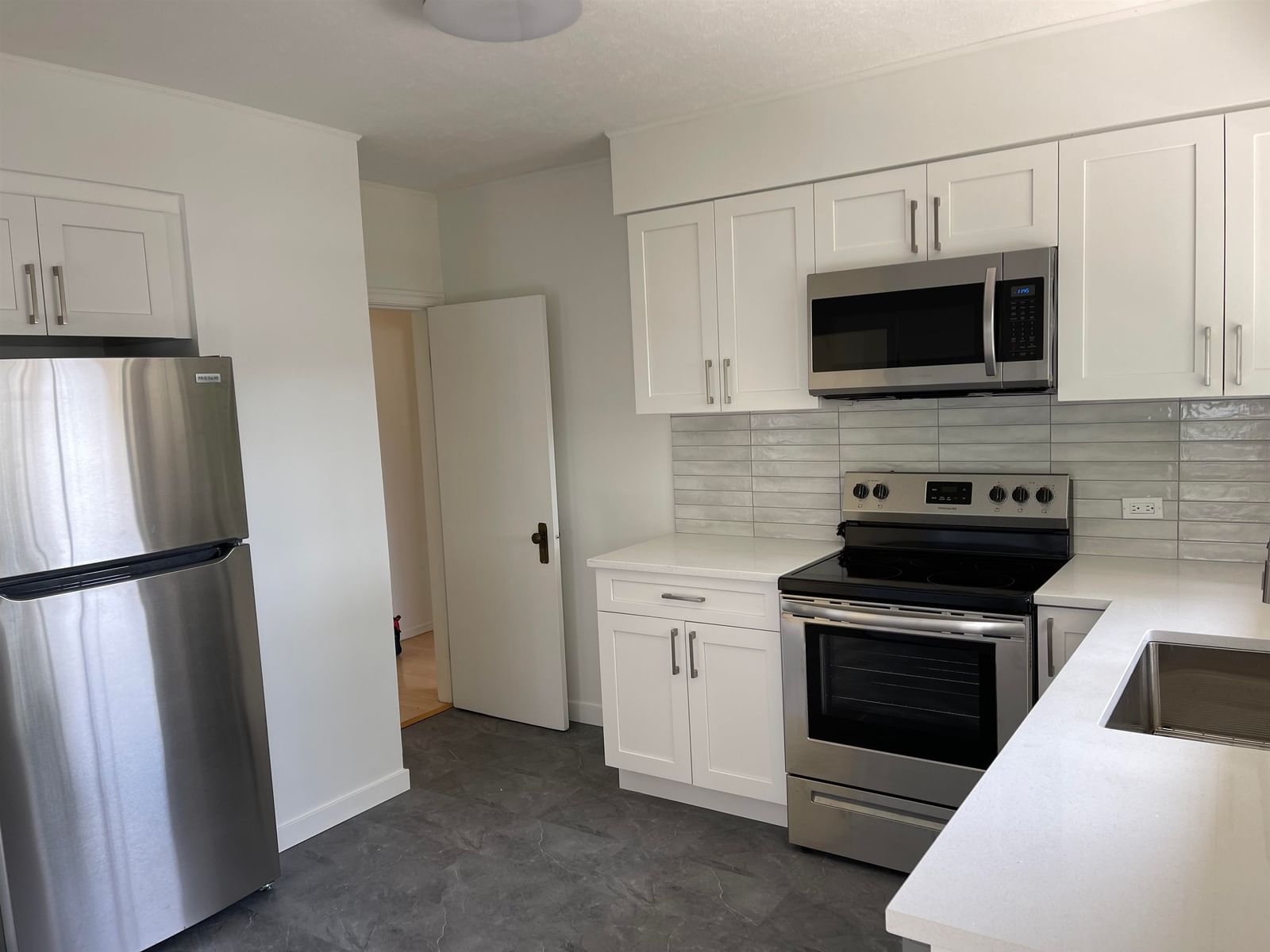 Listing Image 6