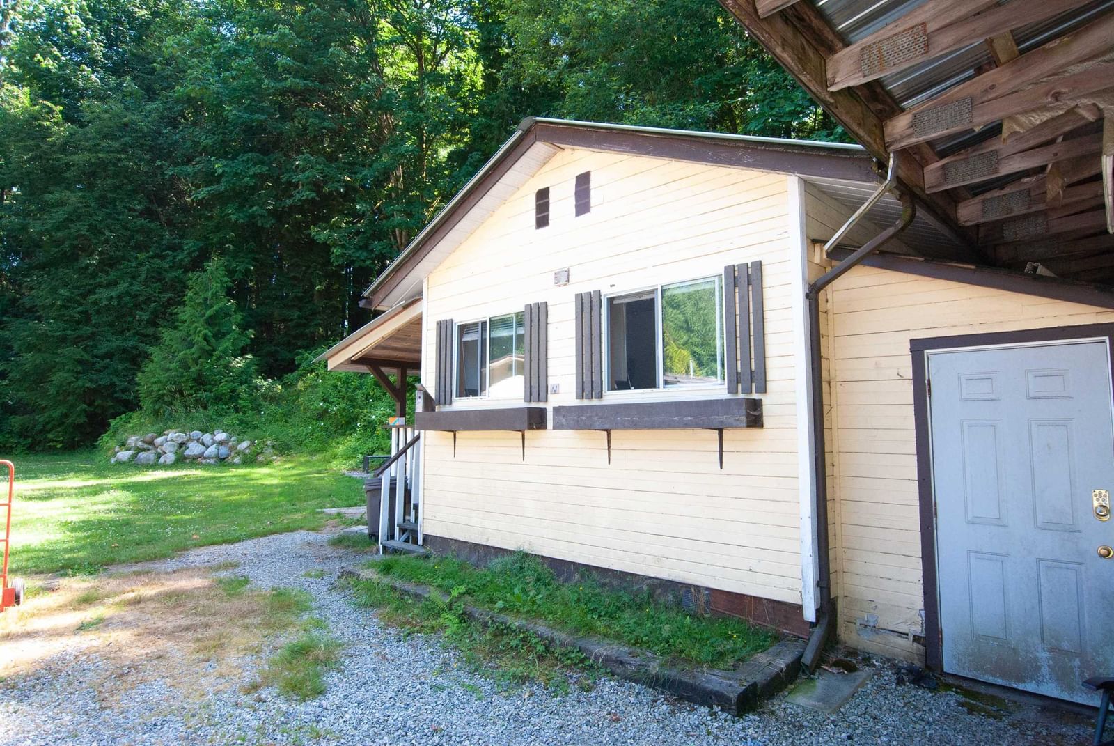 Listing Image 5