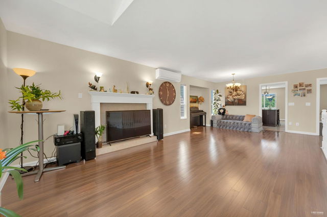 1366 El Camino Drive