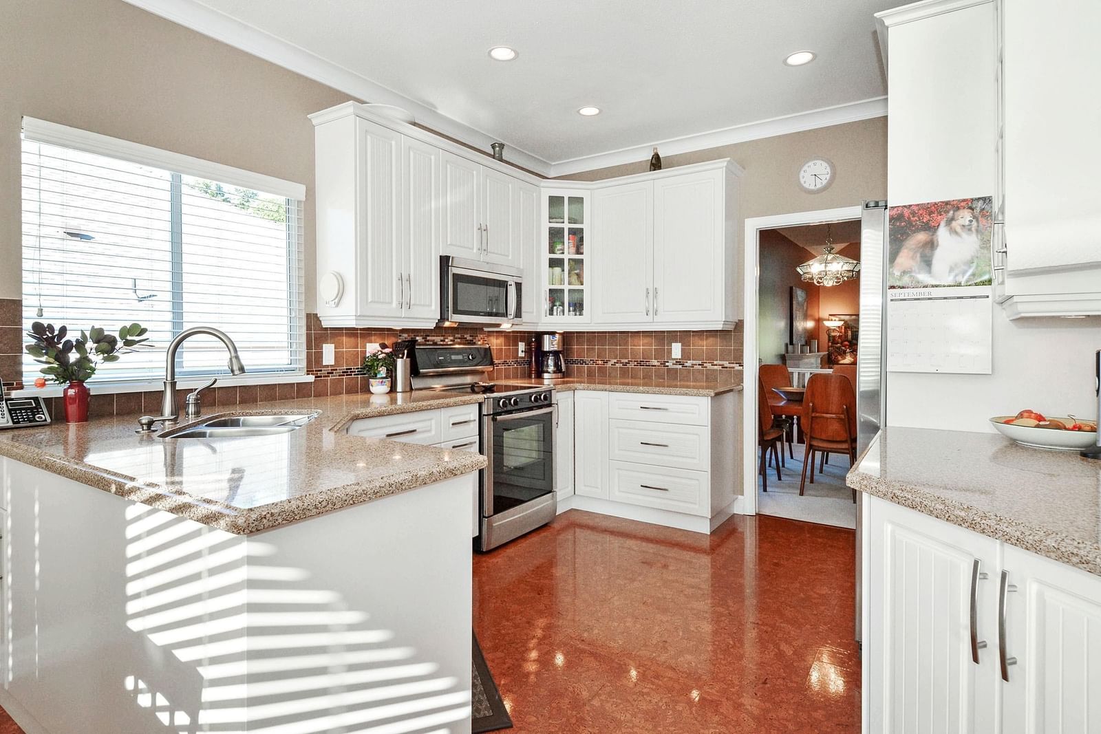 Listing Image 11