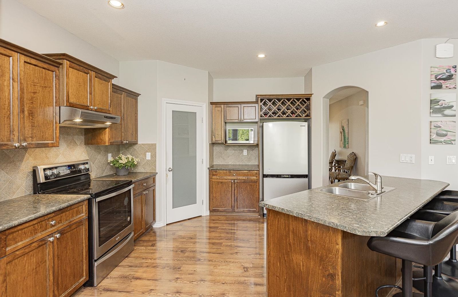 Listing Image 9
