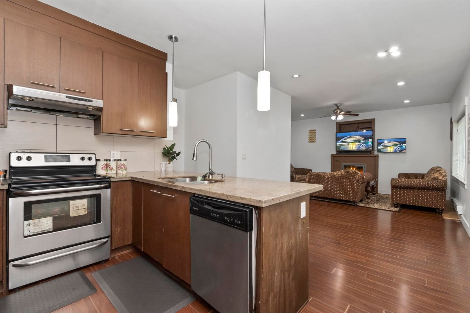 Listing Image 12