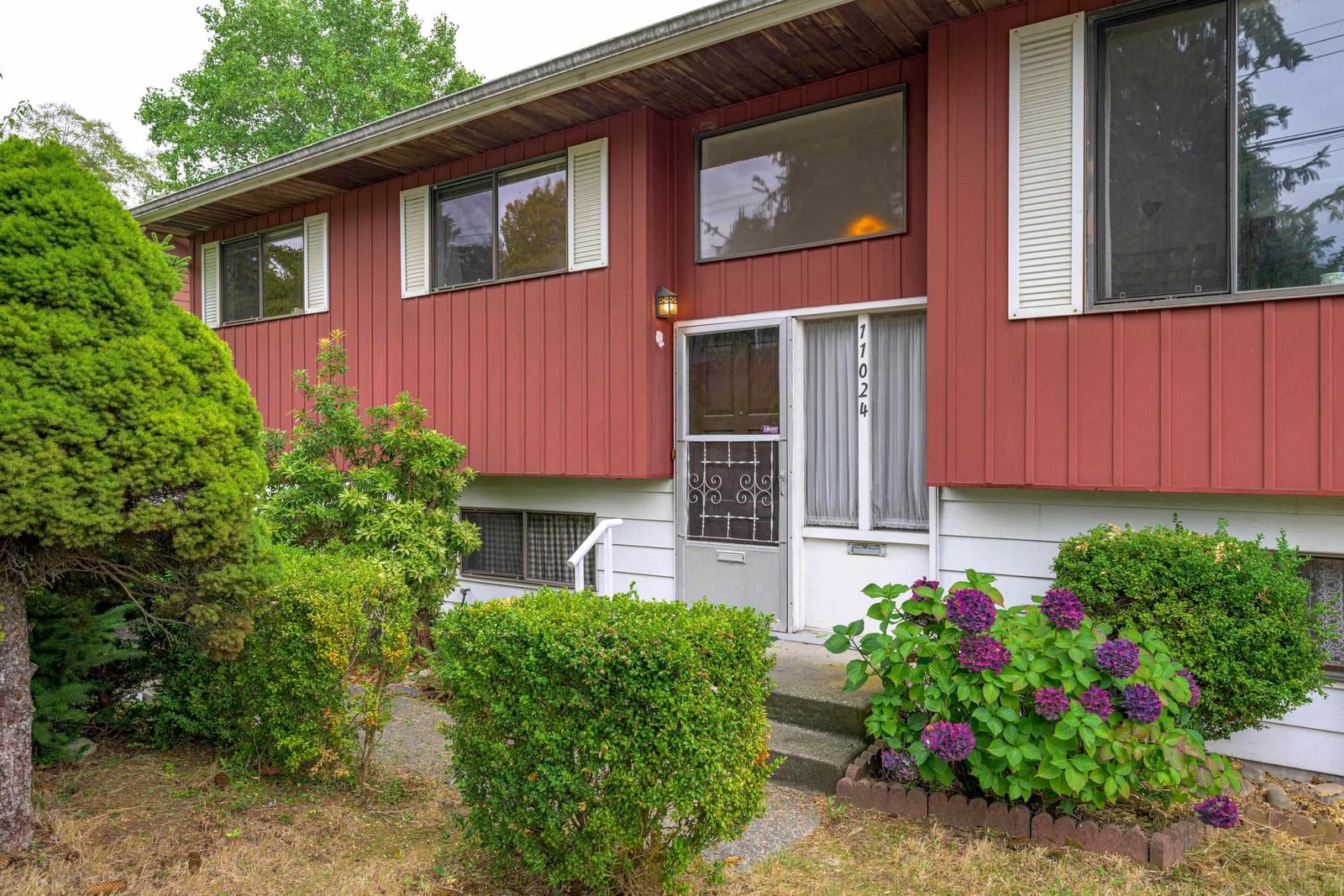Listing Image 4