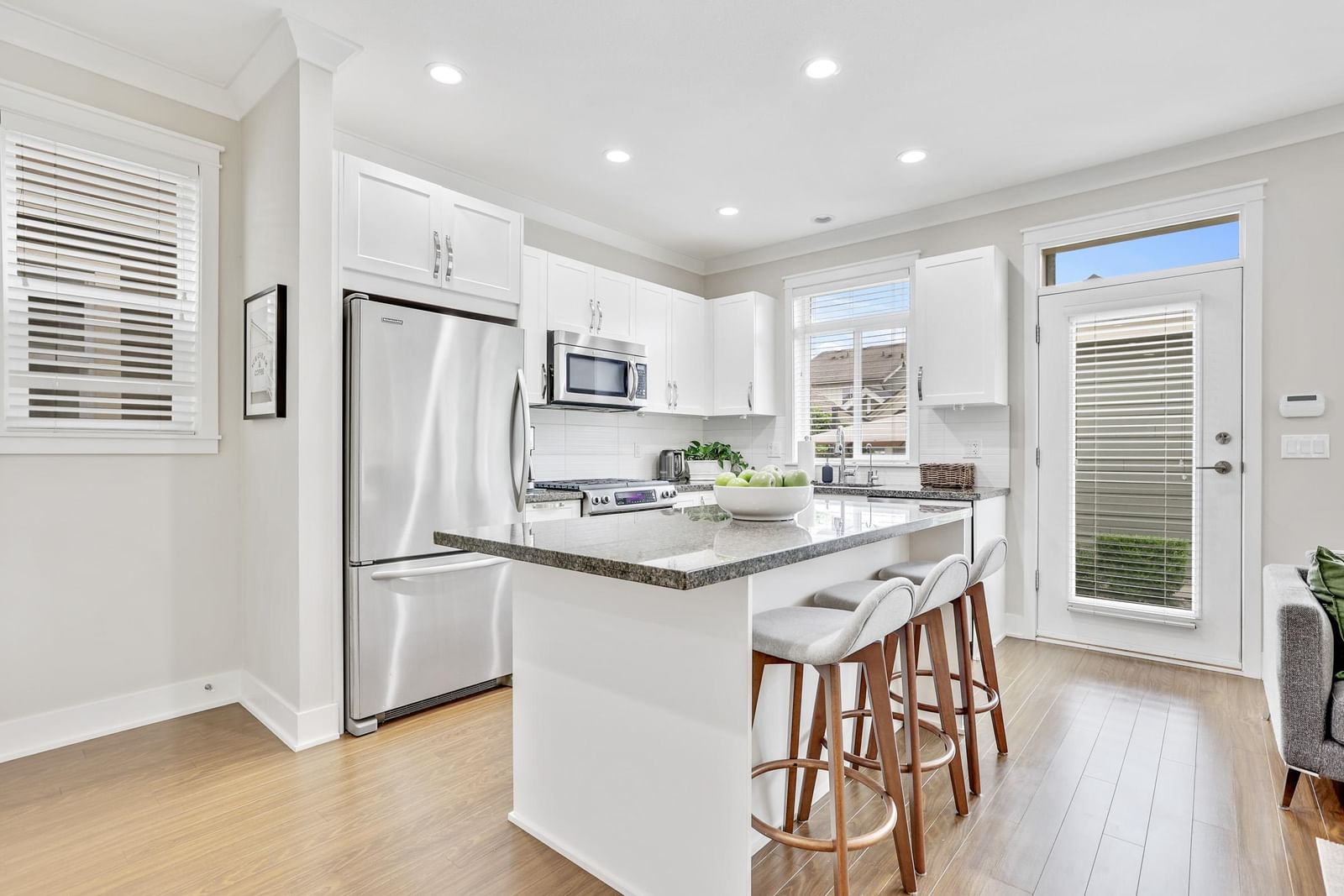 Listing Image 11