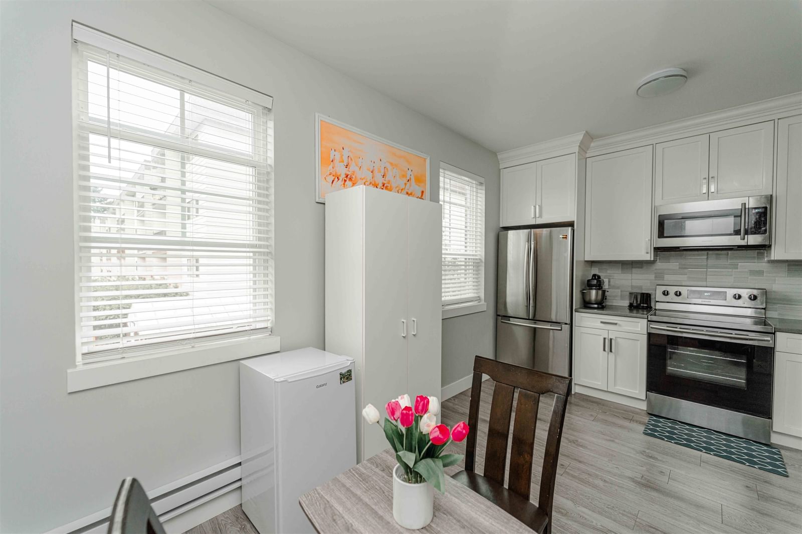 Listing Image 6