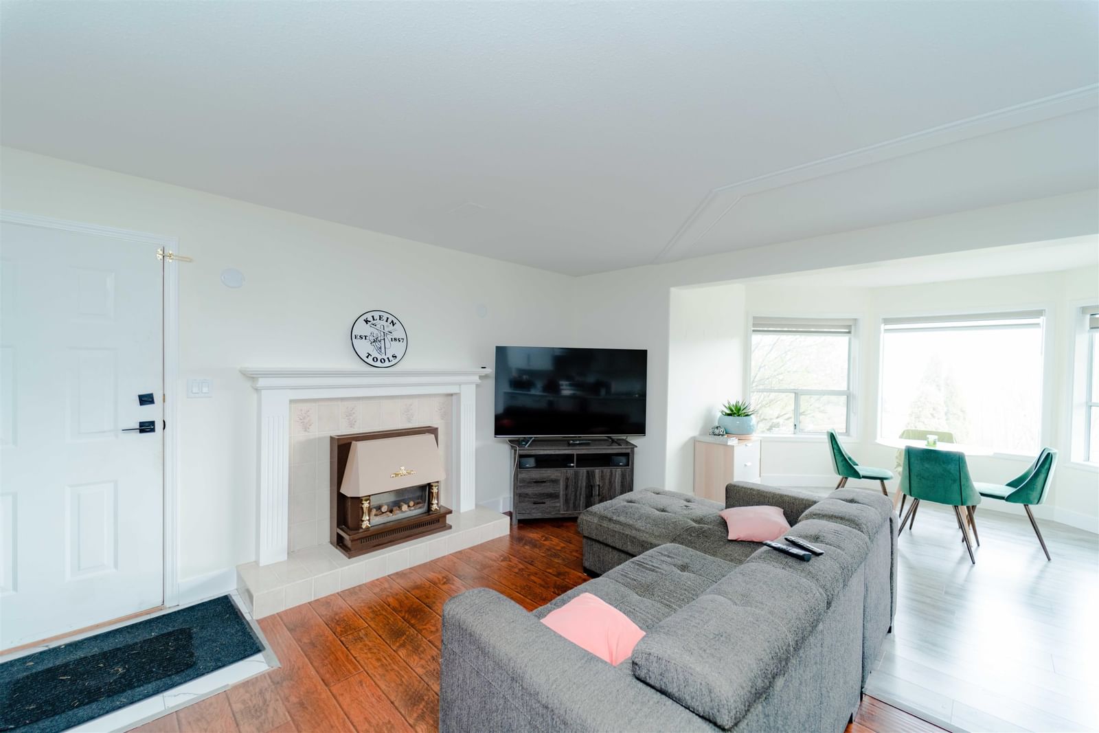 Listing Image 18