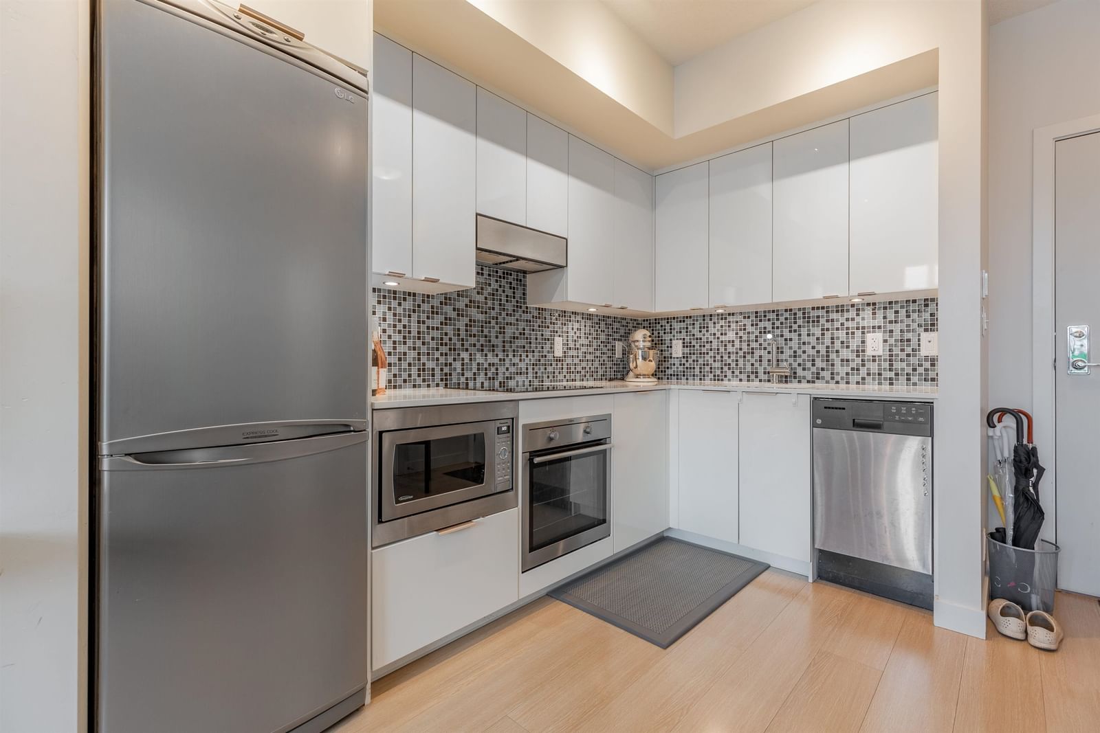 Listing Image 9