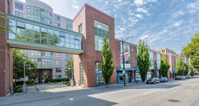 204 - 3133 Cambie Street