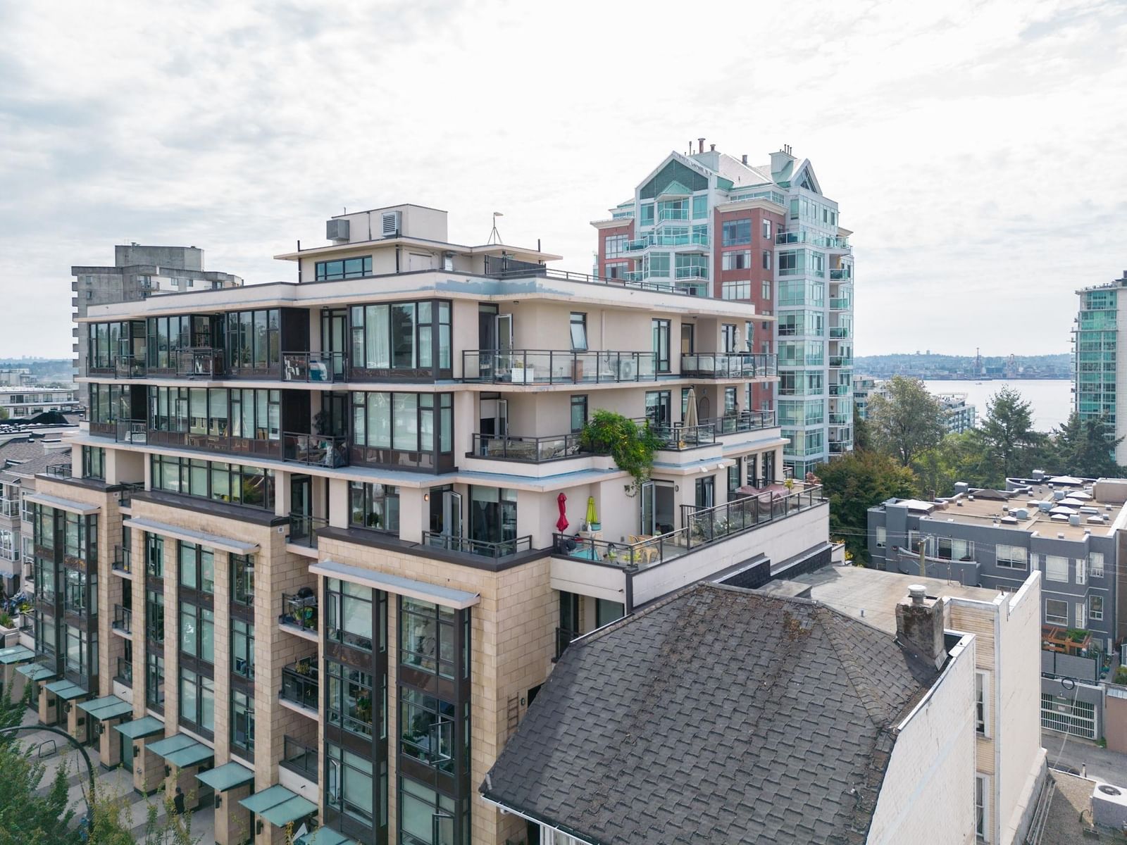 Listing Image 11
