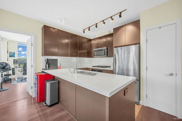 1009 - 271 Francis Way