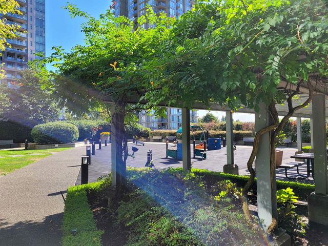 1805 - 2968 Glen Drive