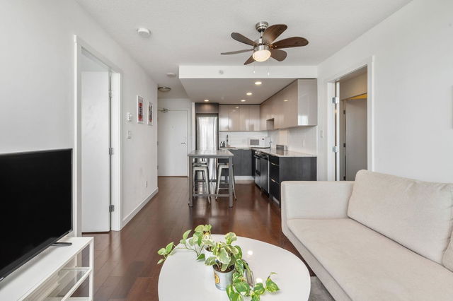 1108 - 445 2nd Avenue