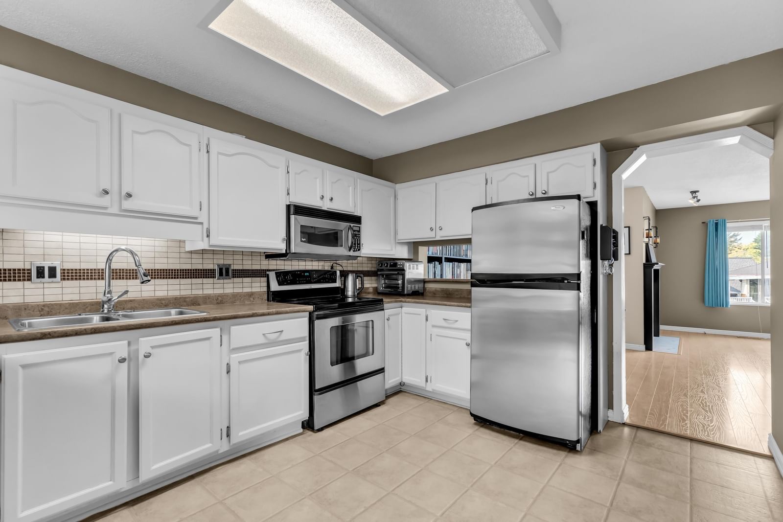 Listing Image 12