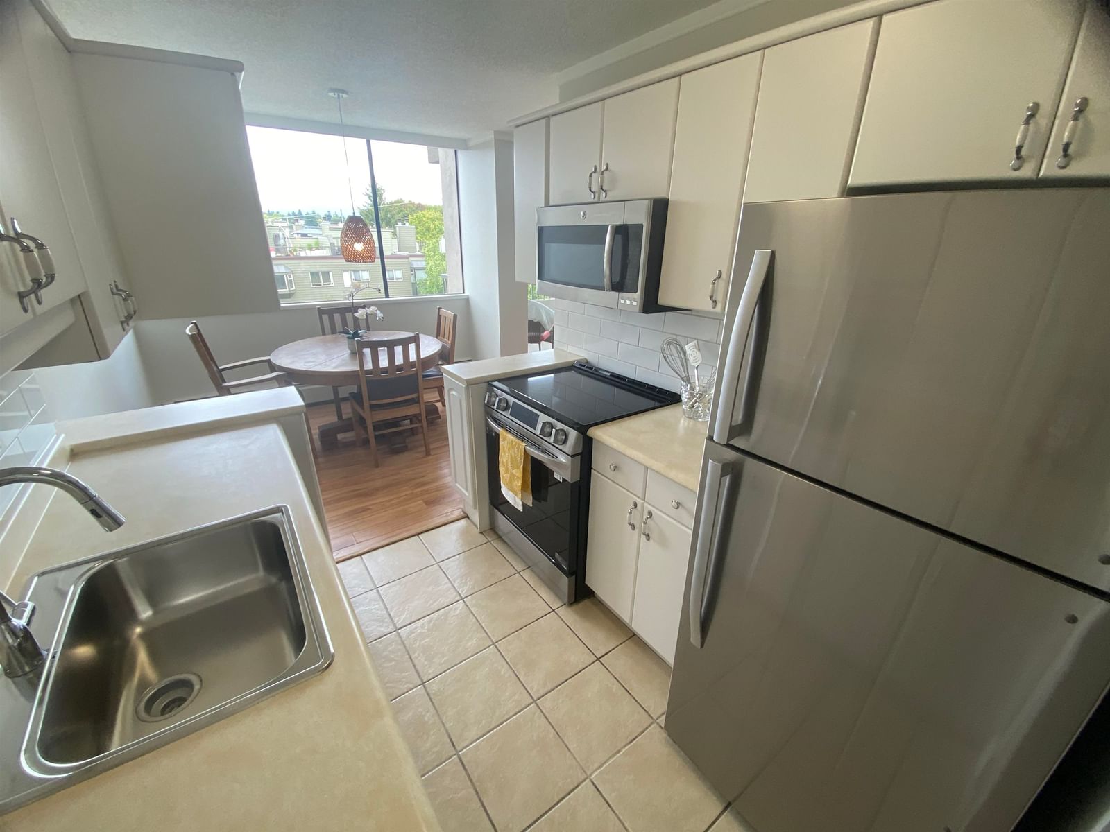 Listing Image 5