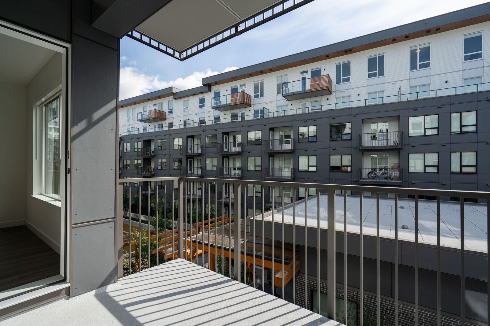 Listing Image 12
