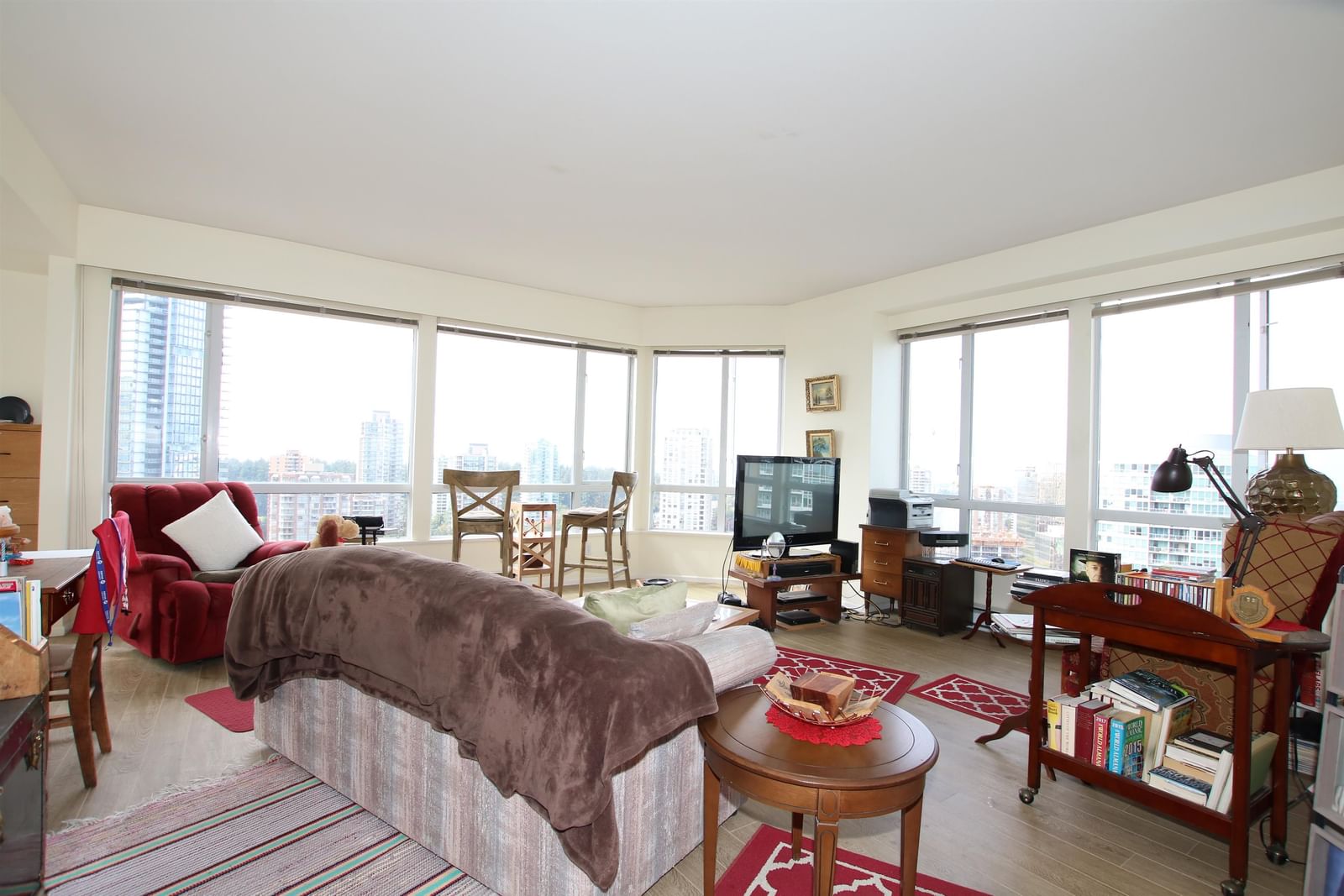 Listing Image 5