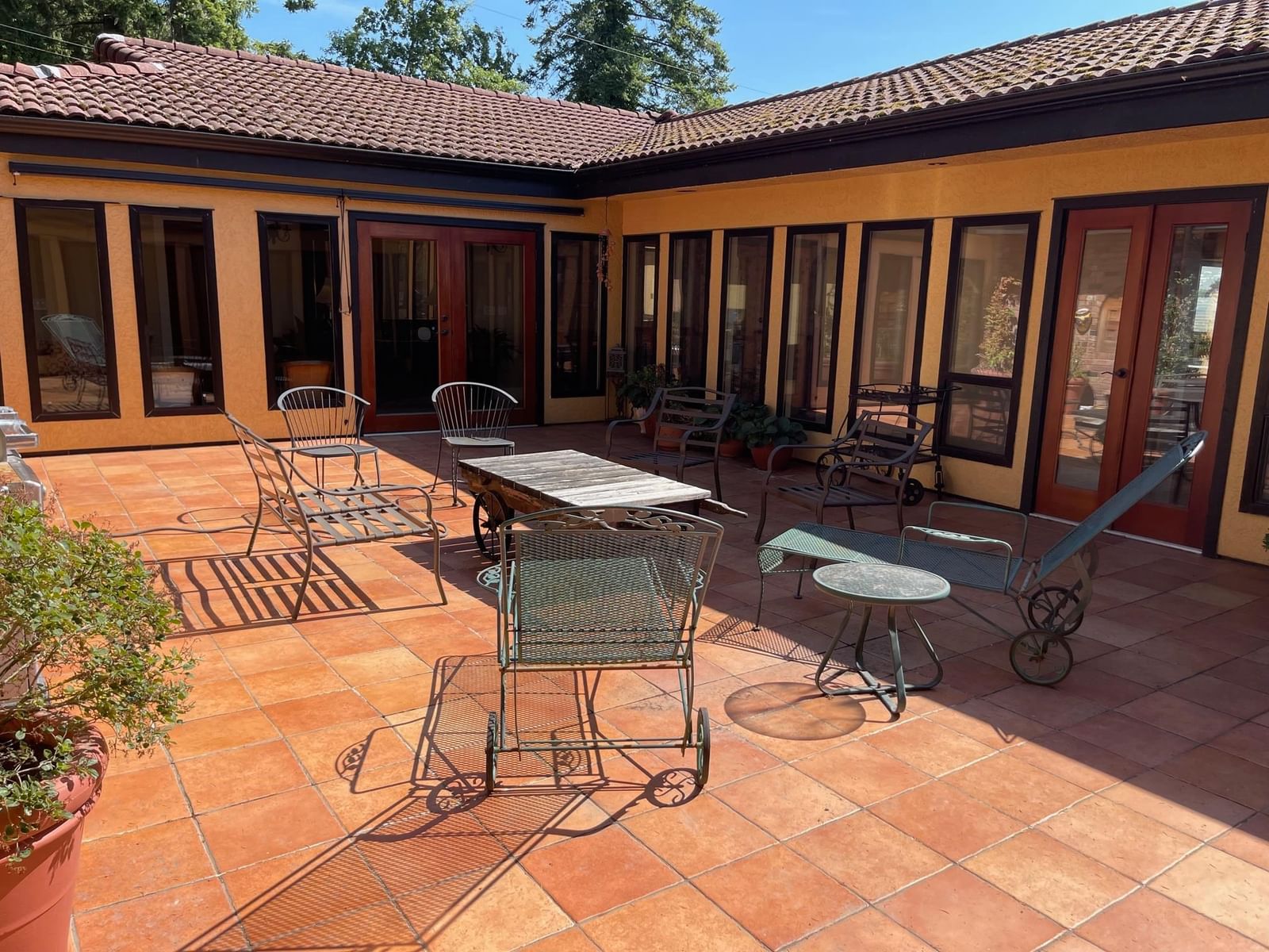 Listing Image 19