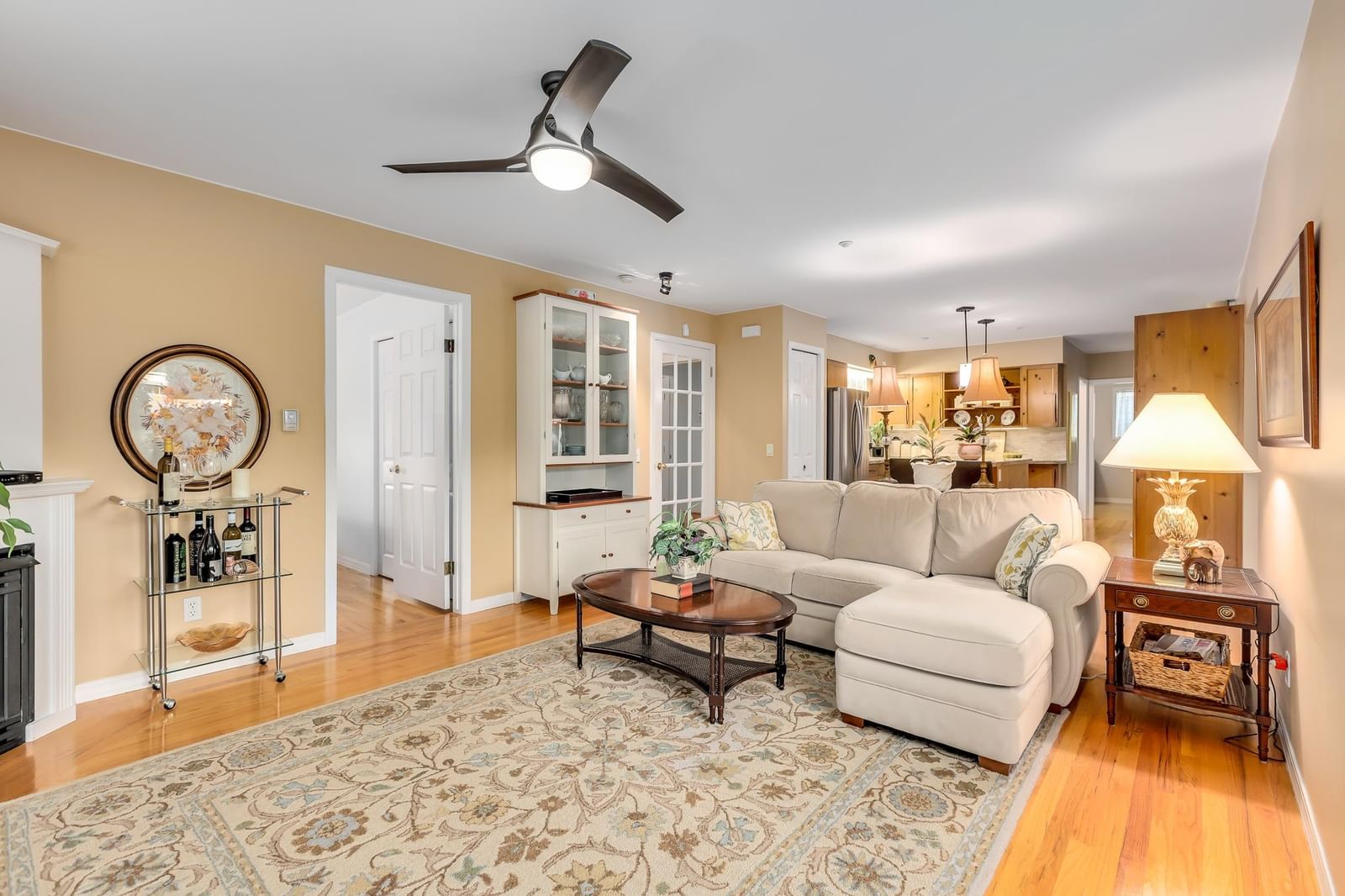 Listing Image 11