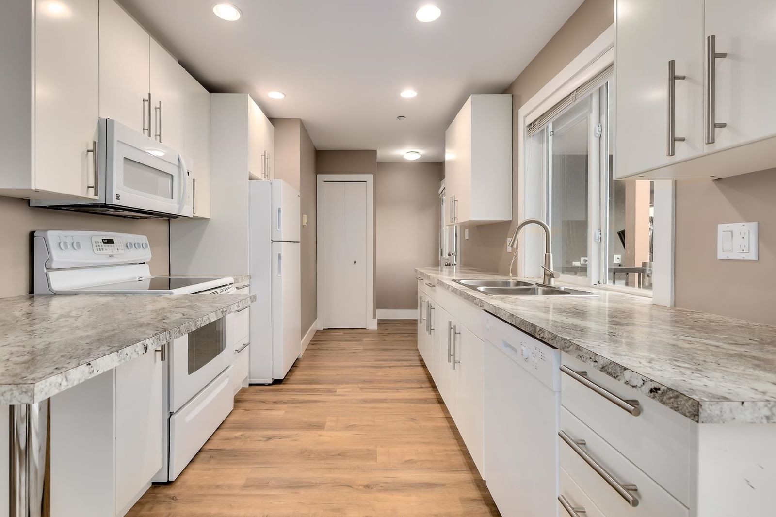 Listing Image 31