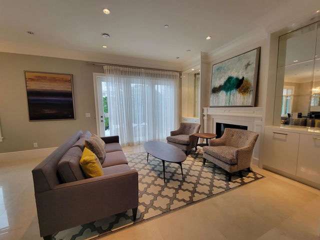 1098 Devonshire Crescent