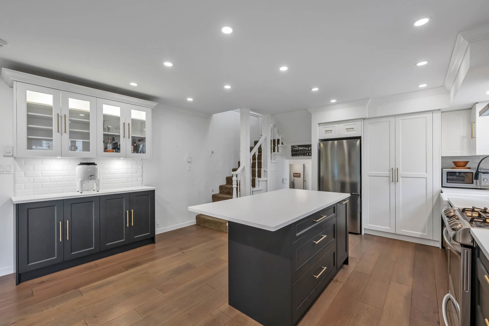 Listing Image 10