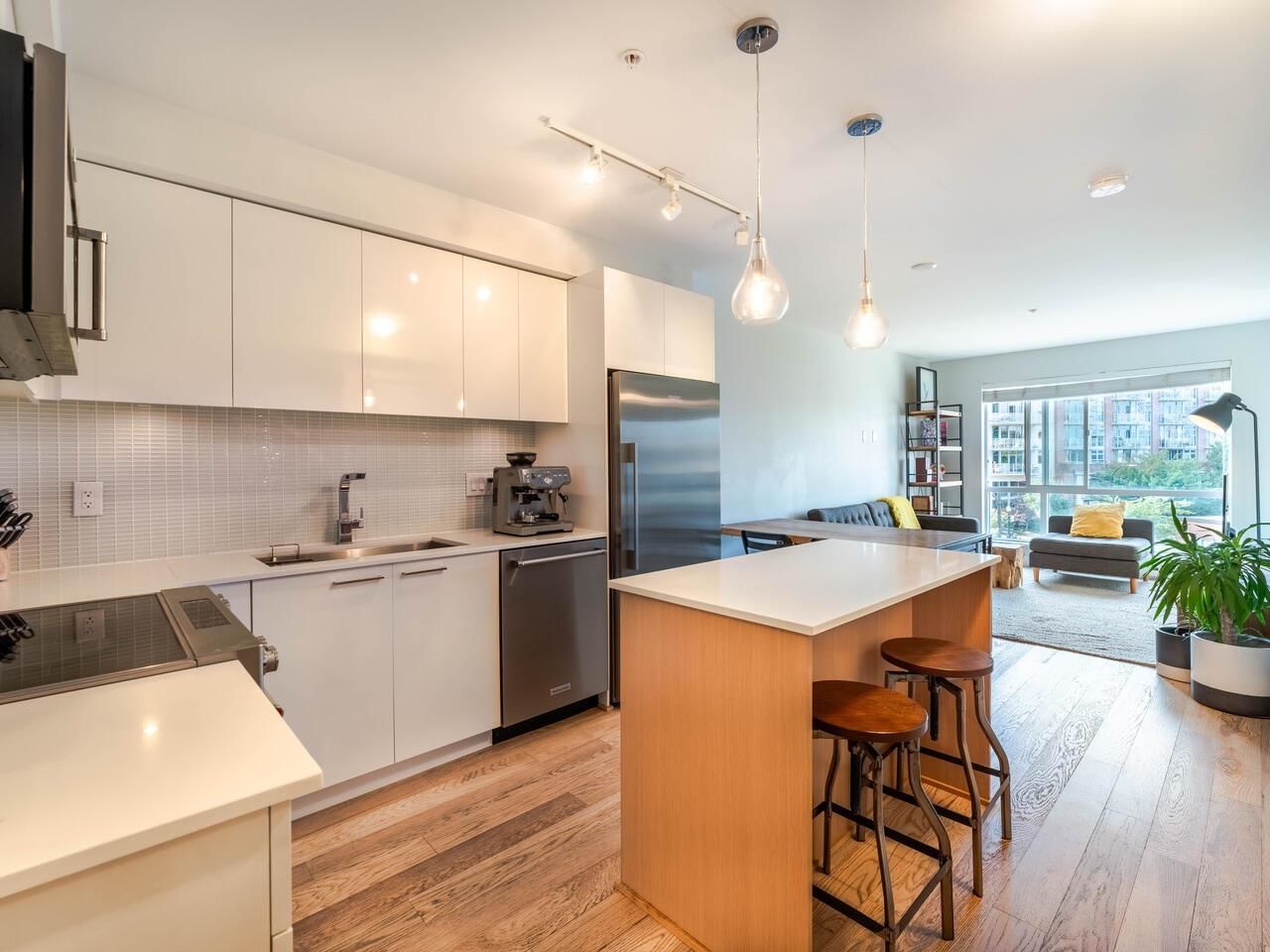 Listing Image 11